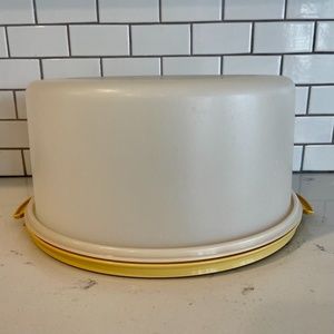 Vintage Tupperware Cake Carrier - Large